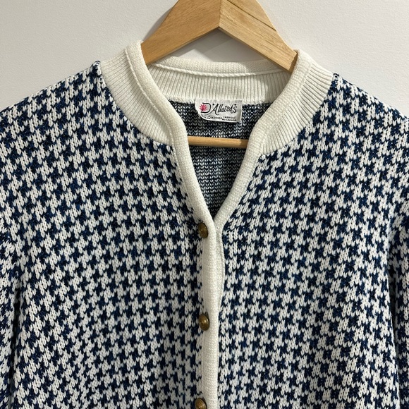 ☘️ D’Allaird’s Sweater Cardigan with Blue Houndstooth - Picture 3 of 4